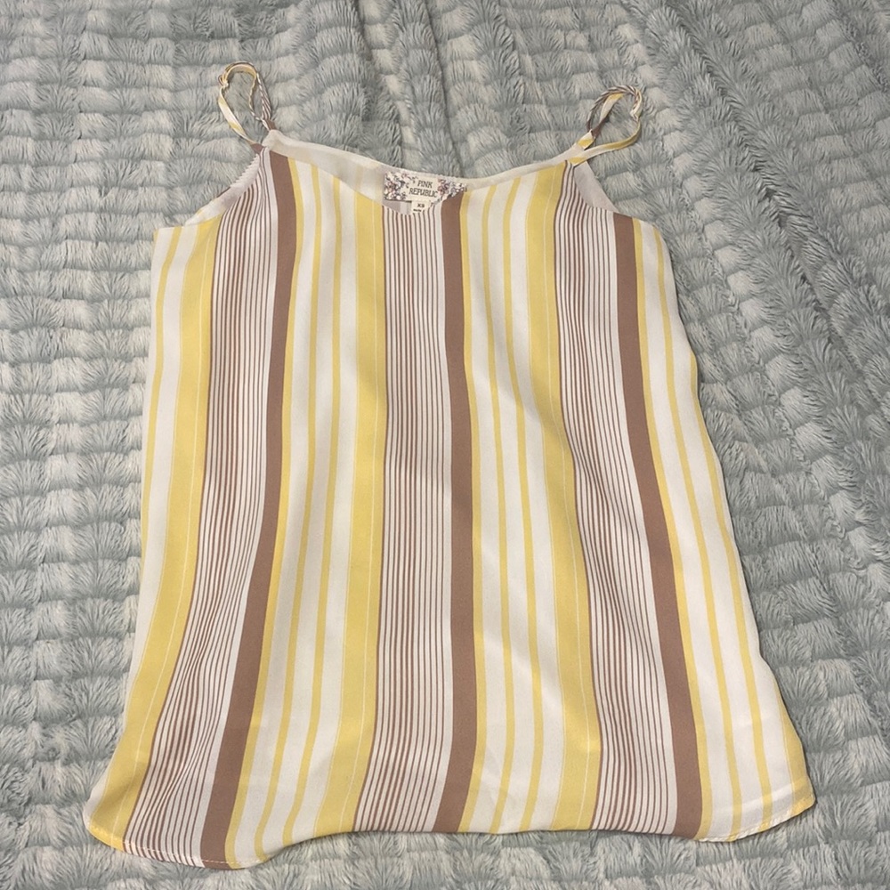 XS yellow flowy tanktop